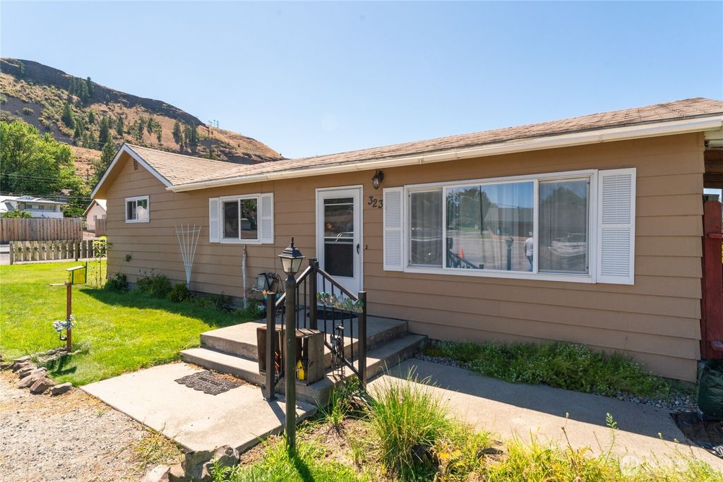 323 E Grand Coulee Avenue, Grand Coulee, WA 99133