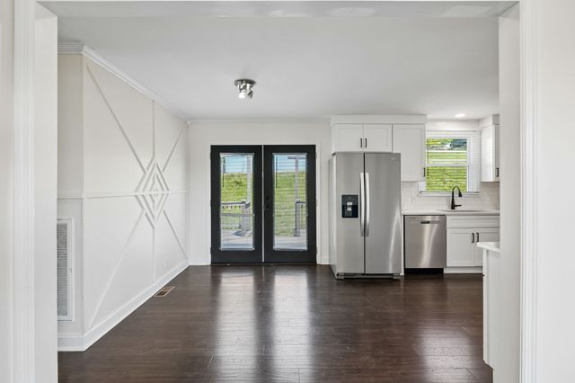 200 S Valley Rd, Hendersonville, TN 37075
