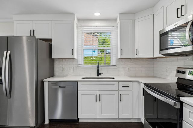 200 S Valley Rd, Hendersonville, TN 37075