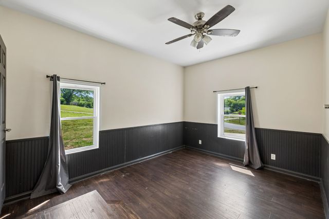 200 S Valley Rd, Hendersonville, TN 37075