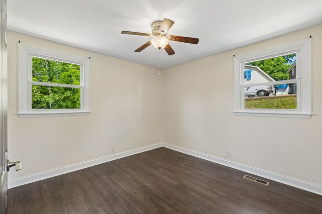 200 S Valley Rd, Hendersonville, TN 37075