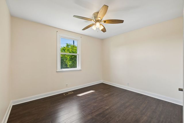 200 S Valley Rd, Hendersonville, TN 37075
