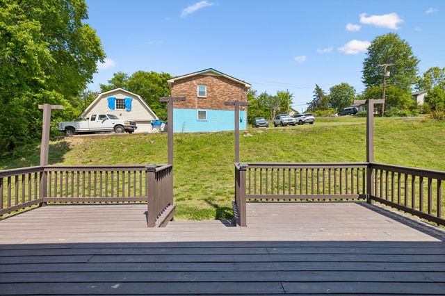 200 S Valley Rd, Hendersonville, TN 37075