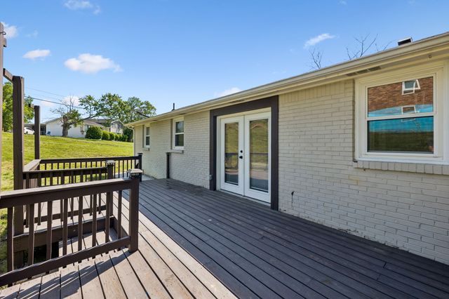 200 S Valley Rd, Hendersonville, TN 37075