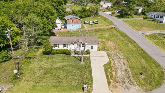 200 S Valley Rd, Hendersonville, TN 37075