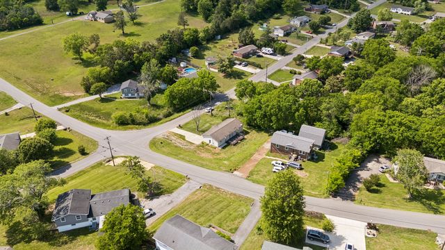 200 S Valley Rd, Hendersonville, TN 37075