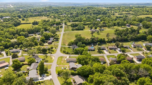 200 S Valley Rd, Hendersonville, TN 37075