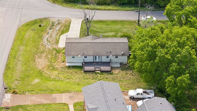 200 S Valley Rd, Hendersonville, TN 37075