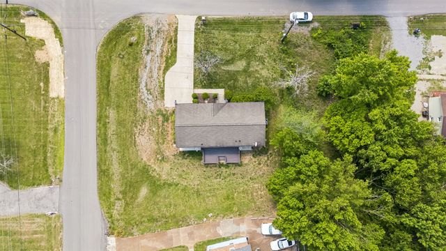 200 S Valley Rd, Hendersonville, TN 37075