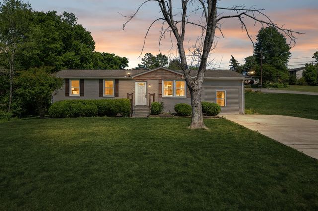 200 S Valley Rd, Hendersonville, TN 37075
