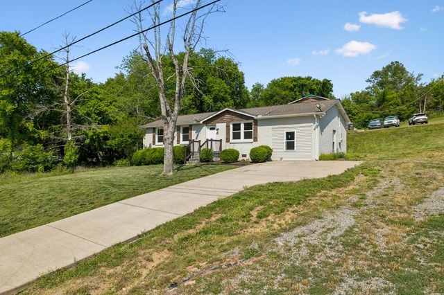 200 S Valley Rd, Hendersonville, TN 37075