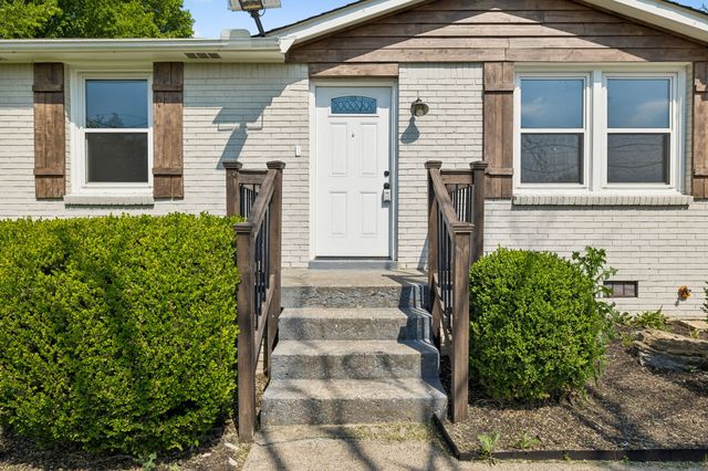 200 S Valley Rd, Hendersonville, TN 37075