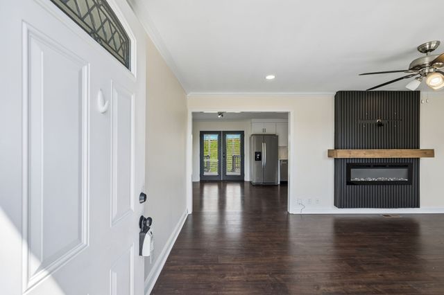 200 S Valley Rd, Hendersonville, TN 37075