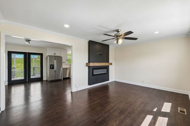 200 S Valley Rd, Hendersonville, TN 37075