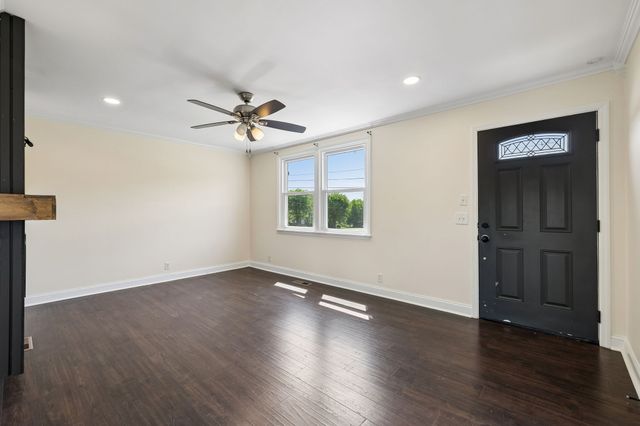 200 S Valley Rd, Hendersonville, TN 37075