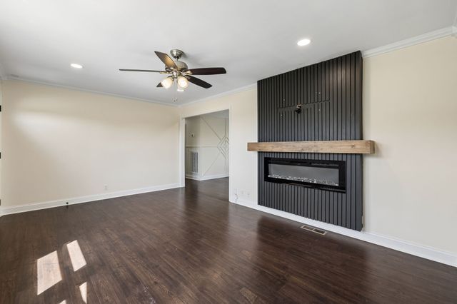 200 S Valley Rd, Hendersonville, TN 37075