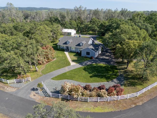 6245 Sandstone Ln, Browns Valley, CA 95918