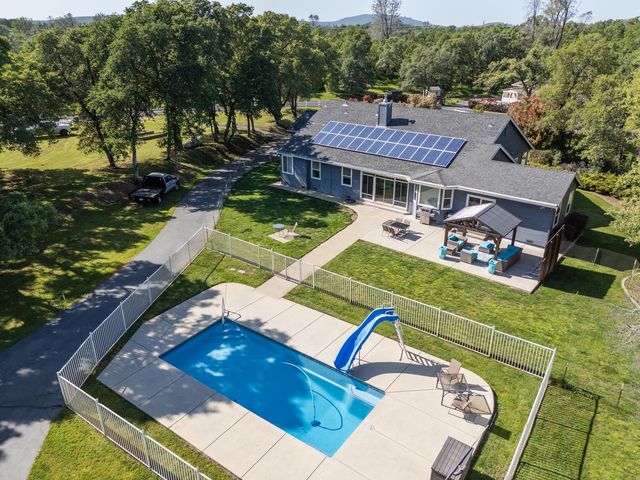 6245 Sandstone Ln, Browns Valley, CA 95918