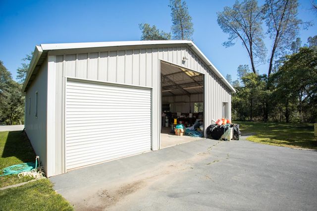 6245 Sandstone Ln, Browns Valley, CA 95918