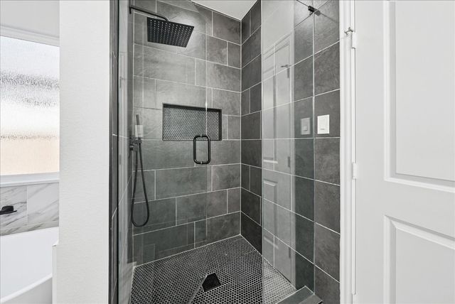 4609 Eagle Nest Court, Granbury, TX 76048