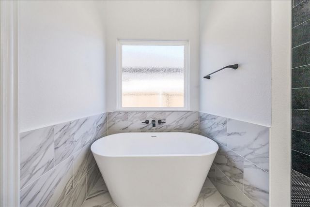 4609 Eagle Nest Court, Granbury, TX 76048