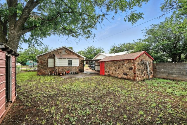 907 Bowie Street, Sweetwater, TX 79556