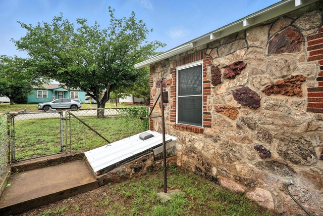 907 Bowie Street, Sweetwater, TX 79556