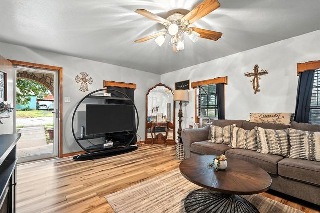 907 Bowie Street, Sweetwater, TX 79556