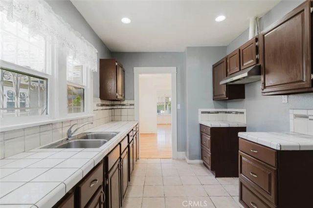 3650 7th Avenue, Los Angeles, CA 90018