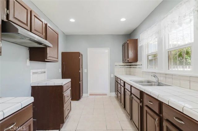 3650 7th Avenue, Los Angeles, CA 90018