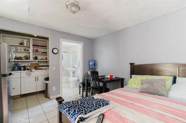 3650 7th Avenue, Los Angeles, CA 90018
