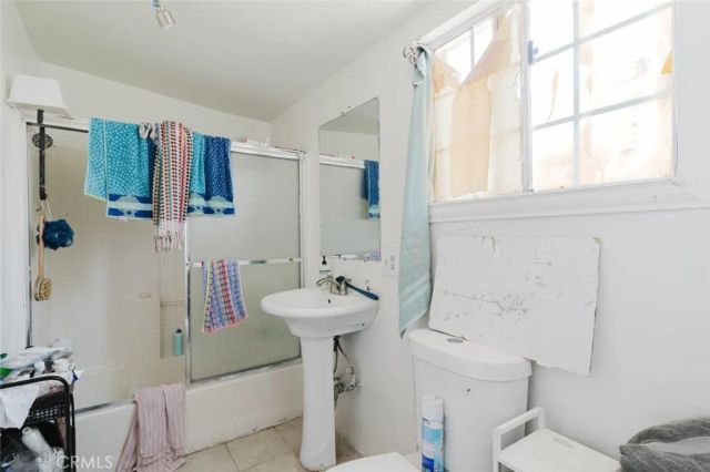 3650 7th Avenue, Los Angeles, CA 90018
