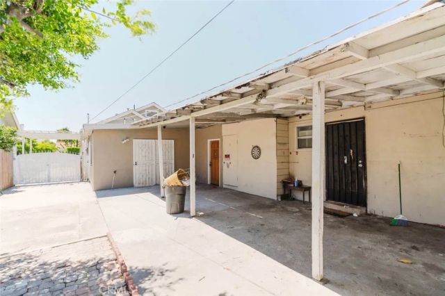 3650 7th Avenue, Los Angeles, CA 90018