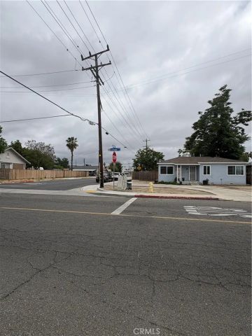 501 W Latham, Hemet, CA 92543