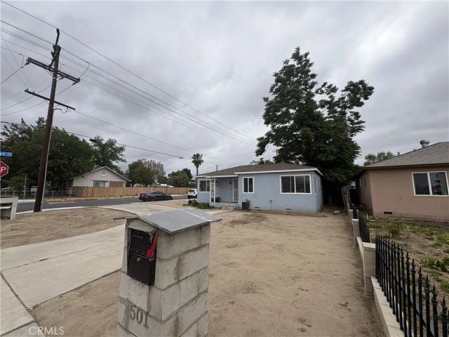 501 W Latham, Hemet, CA 92543