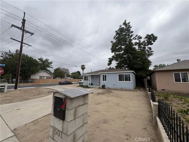 501 W Latham, Hemet, CA 92543