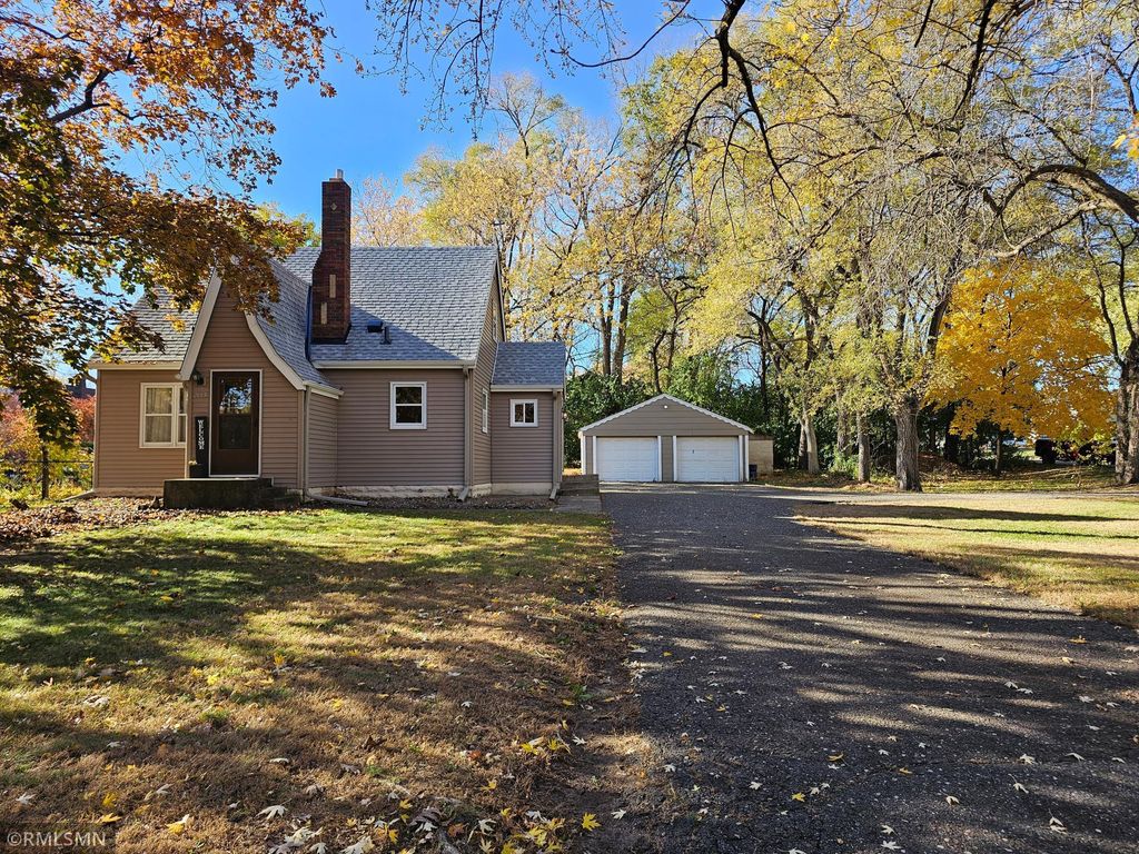 2665 Lake Shore Avenue, Little Canada, MN 55117