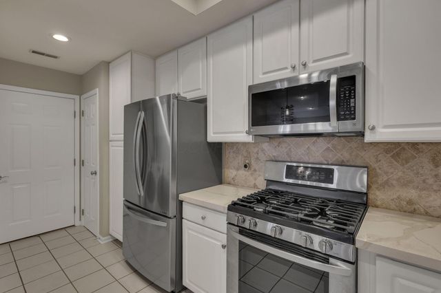 8083 Farm Crossing Circle, Powell, OH 43065