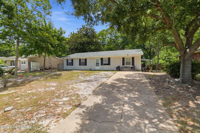 32 Yorkshire Parkway, Gulfport, MS 39503