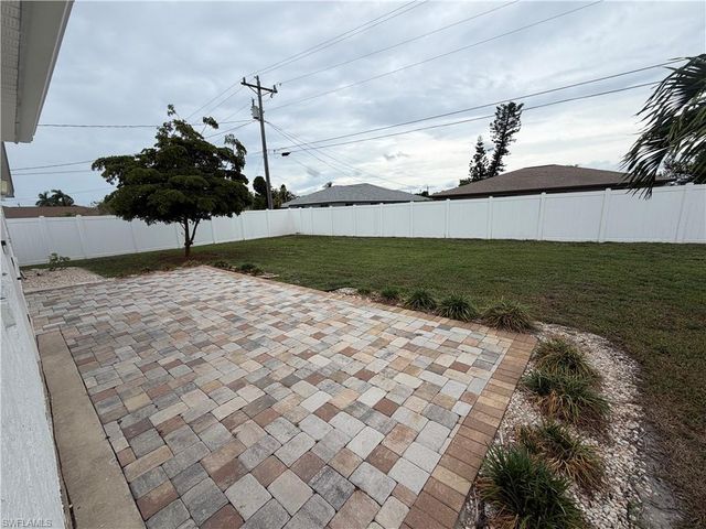 2121 SE 1st TER, Cape Coral, FL 33990