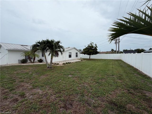 2121 SE 1st TER, Cape Coral, FL 33990