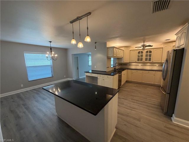 2121 SE 1st TER, Cape Coral, FL 33990