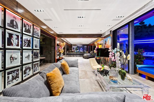 8356 SUNSET VIEW Drive, Los Angeles, CA 90069