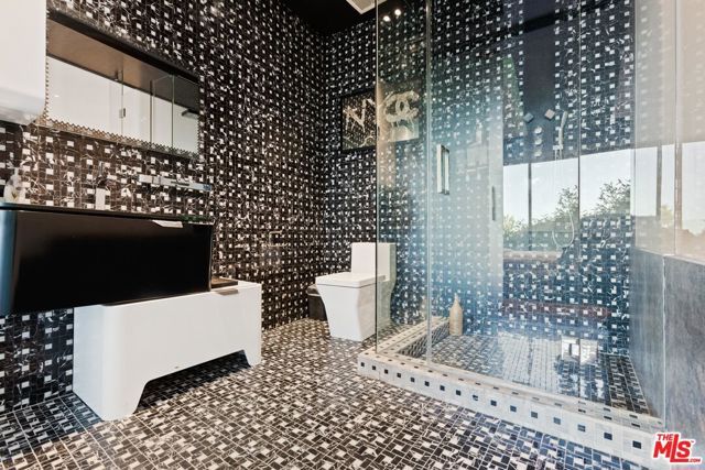 8356 SUNSET VIEW Drive, Los Angeles, CA 90069