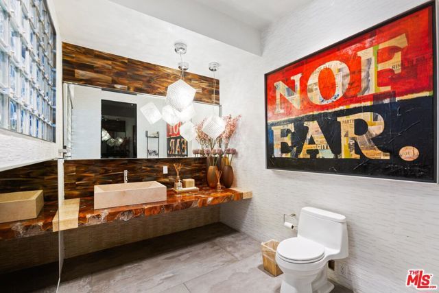 8356 SUNSET VIEW Drive, Los Angeles, CA 90069