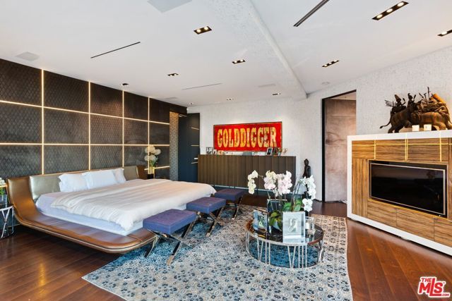 8356 SUNSET VIEW Drive, Los Angeles, CA 90069