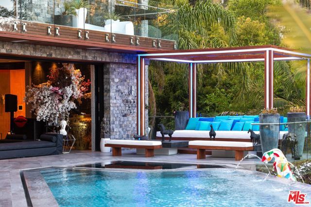 8356 SUNSET VIEW Drive, Los Angeles, CA 90069