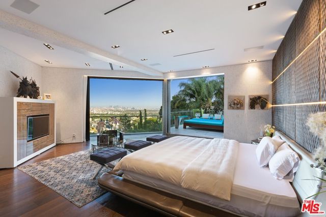 8356 SUNSET VIEW Drive, Los Angeles, CA 90069