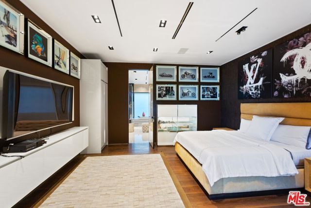 8356 SUNSET VIEW Drive, Los Angeles, CA 90069