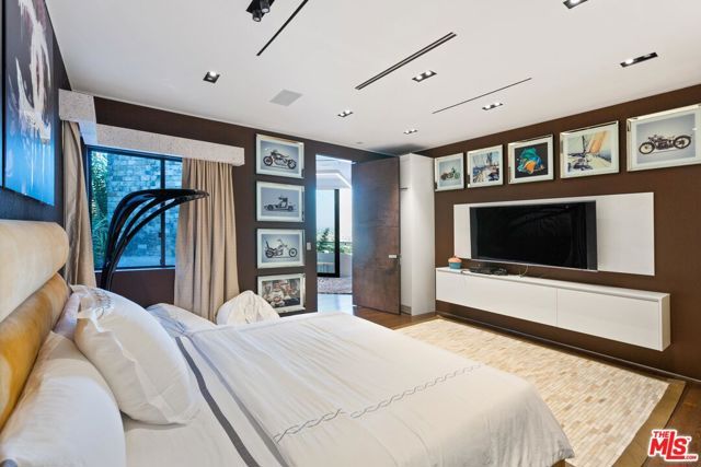 8356 SUNSET VIEW Drive, Los Angeles, CA 90069